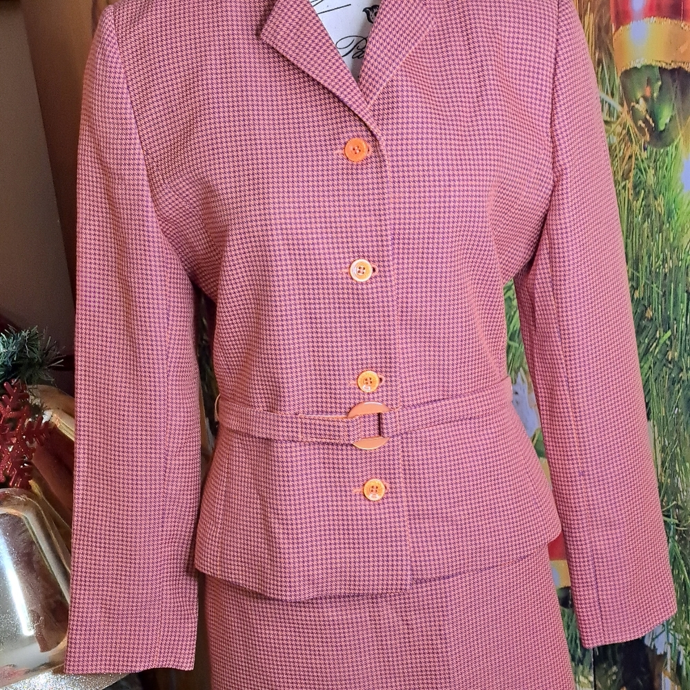 Authentic vintage MUSSI 2 PIECE OFFICE SUIT, orange/purple color ♥️